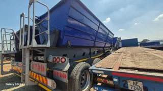 PRBB side tipper trailer in excellent condition