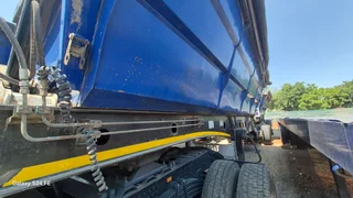 Hook and go Afrit side tipper trailer