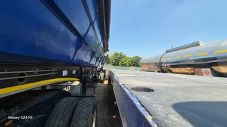 Hook and go Afrit side tipper trailer