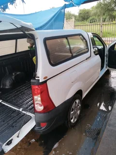 NISSAN NP 200 WITH CANOPY