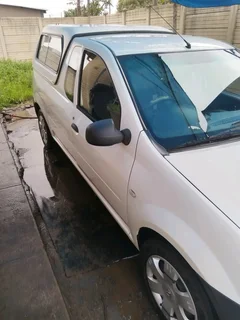 NISSAN NP 200 WITH CANOPY