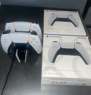 PS5 Controllers &amp; Charging Dock (R2400 for everything)