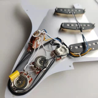 Prewired Pickguard Loaded with Alnico 5 Single Coil Pickups – Mint Green