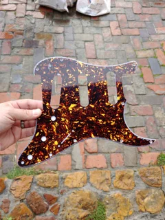 /S/S Vintage Tortoise Shell 3ply Strat Style Pickguard