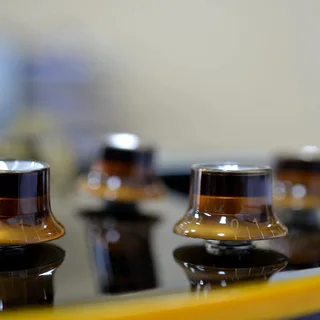 Set of Four Brown Top Hat Gibson style knobs – 2 Volume, 2 Tone