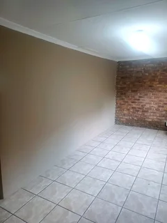 Garden cottage to let in Farrarmere Benoni