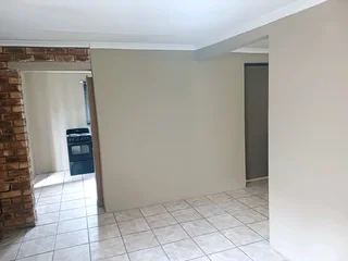 Garden cottage to let in Farrarmere Benoni