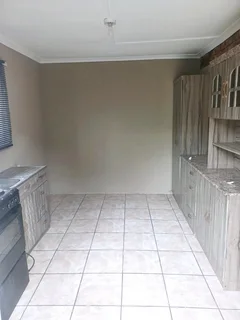 Garden cottage to let in Farrarmere Benoni