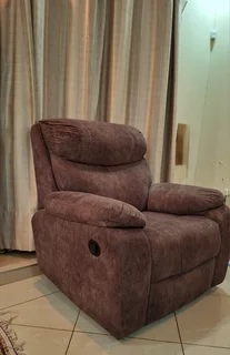 Grafton Everest 6 seater sofa set ,with 3 action recliners.