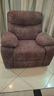 Grafton Everest 6 seater sofa set ,with 3 action recliners.