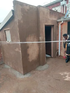 Experienced builder looking for building work