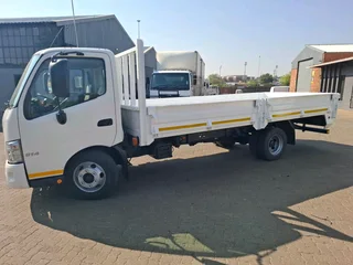 Hino 4ton Truck