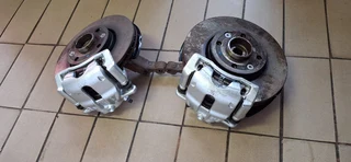 Nissan Np200/ Renualt Sandero Bearing Carrier Left And Right For Sale In A Good Condition
