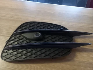 2021 (BLACK EDITION) MERCEDE BENZ V-CLASS W447  RIGHT FOGLIGHT COVER FOR SALE