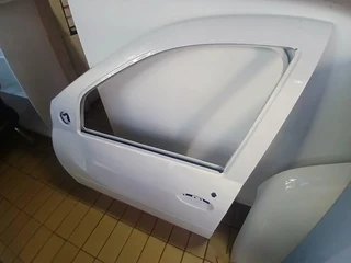 2017 NISSAN NP 200 LEFT FRONT PASSENGER DOOR FOR SALE