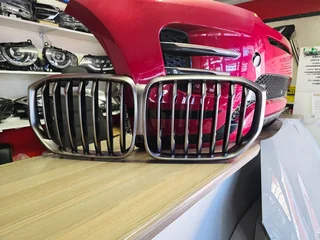 BMW X5 MAIN GRILL WITH CAMERA HOLE 2021 AVAILABLE FOR SALE