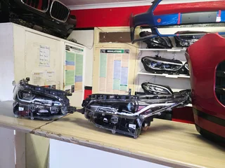 2022 TOYOTA FORTUNER DG6 HEADLIGHTS LEFT AND RIGHT IN A PRESTINE CONDITION