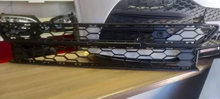 2017 VW AMAROK FRONT BUMPER LOWER GRILL FACE LIFT