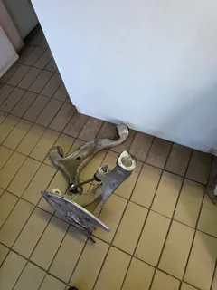 2022   M-BENZ W167 GLE FRONT CONTROL ARM AND BEARING CARRIER RIGHTSIDE FOR SALE