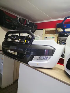 2018 FORD RANGER T7 WILDTRACK FRONT BUMPER WITH MAIN GRILL AND FOGLIGHTS