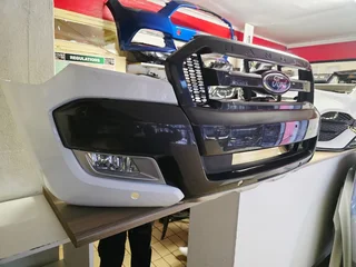 2018 FORD RANGER T7 WILDTRACK FRONT BUMPER WITH MAIN GRILL AND FOGLIGHTS