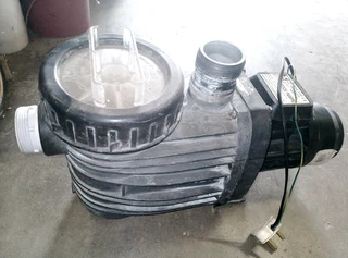 Swimming pool pump