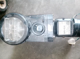 Swimming pool pump