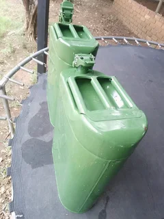 Jerry fuel cans x2
