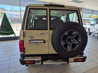 2025 TOYOTA LC76 2.8GD6 VX DIESEL AT