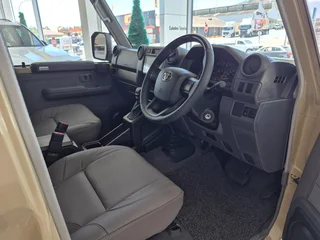 2025 TOYOTA LC76 2.8GD6 VX DIESEL AT