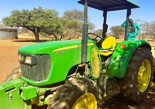 John Deere 5075E