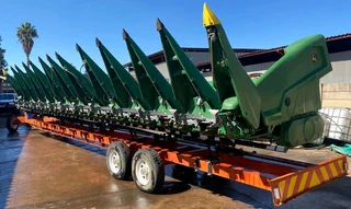 John Deere C12R
12 ry .76cm