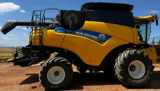 New Holland CR 8070