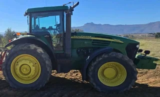 John Deere 7820