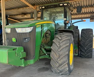 John Deere 8335R