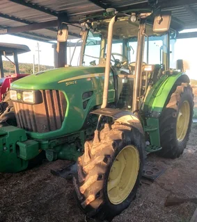 John Deere 5090E