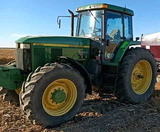 John Deere 7810
