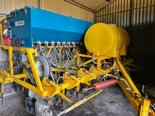 Alpha Eng Planter