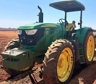 John Deere 6110M