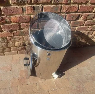 Beekeeping Equipment and Flowhives