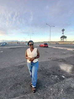 Hi my name is Ntombi looking for a waitress position and available immediately 0783 772 759