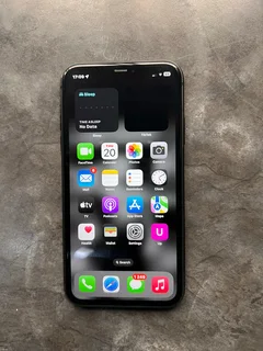 Black Iphone 11,  64 GB R4500