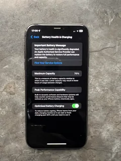 Black Iphone 11,  64 GB R4000