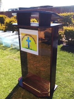 CUSTOM-DESIGNED HALF-DEC PULPITS AND PODIUMS