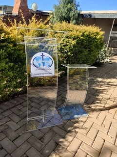 C-shape Custom With  Matching Side Table Pulpits And Podiums