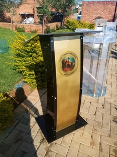 Custom C-shape Black And Gold Podiums