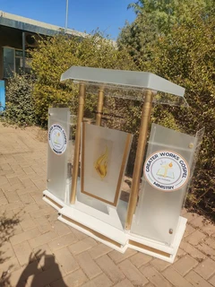 Big Oval Top Podium With Clear Tubes