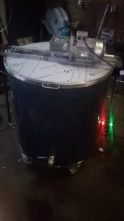 1000 LITRE OIL JACKETED BOILING POT FOR SALE.0642509544.