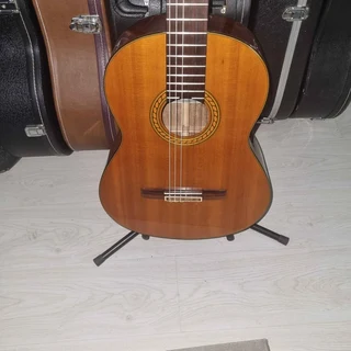 Yamaha CG-120SA classical guitar and hard case - Solid Top - Rosewood back/ sides classical guitar