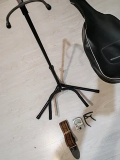 Crafter guitar, bag, stand, strap and capo